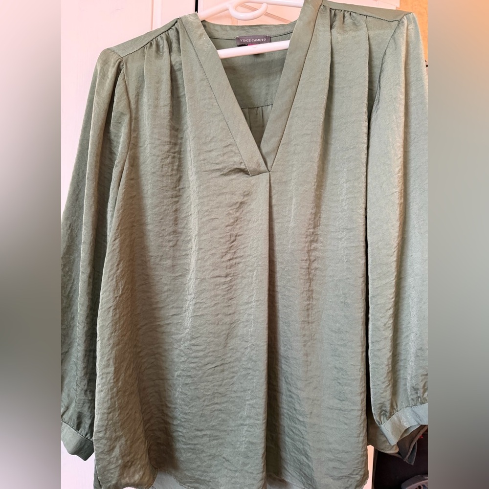 Vince Camuto Olive Green V-Neck Blouse size XL